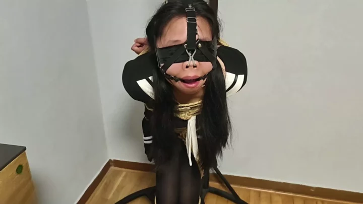 Screenshot 6 from Chenchen’s Extreme Contrast: Petite Student Meets Brutal Blogger