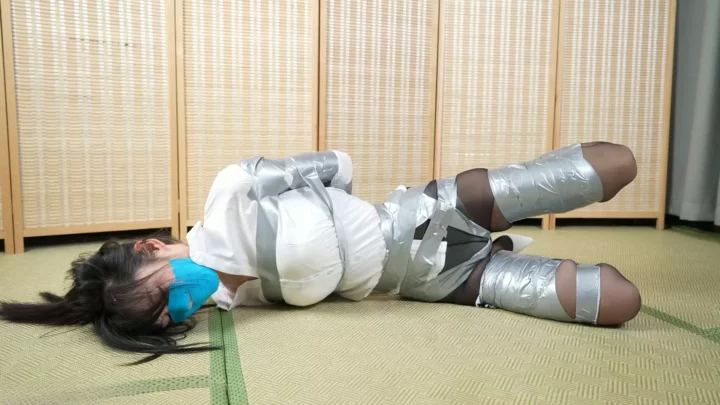 Screenshot 4 from Elephant Man: Silver Tape & Thigh Folded Bondage