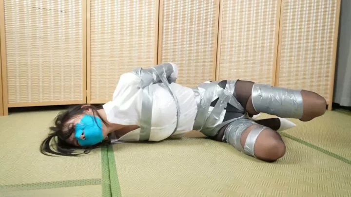 Screenshot 5 from Elephant Man: Silver Tape & Thigh Folded Bondage