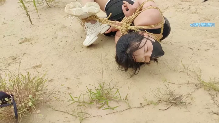 Screenshot 8 from Escape’s End: Bound, Gagged, and Blindfolded Under the Sun