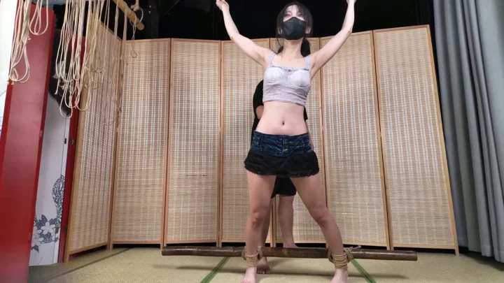 Screenshot 3 from Elephant Man: Bound, Masked, and Breathless – A Chinese Bondage Ordeal