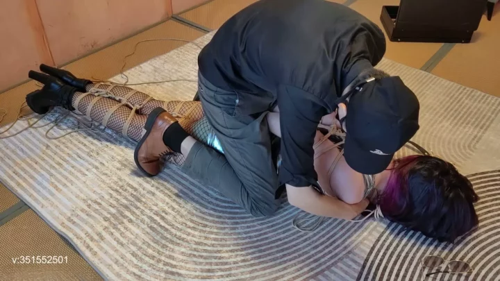 Screenshot 7 from Wenwen’s Extreme Bondage: Chicken Wing & Gag Training