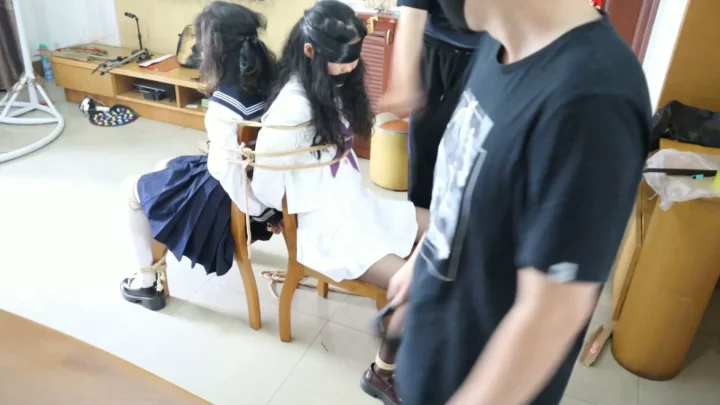 Screenshot 2 from Fu Yu: Double Trouble – Xiao Yu & A Yue’s Chair Bondage Ordeal