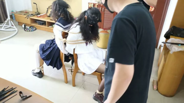 Screenshot 5 from Fu Yu: Double Trouble – Xiao Yu & A Yue’s Chair Bondage Ordeal
