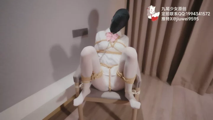 Screenshot 4 from Nine-Tailed Girl: White Silk Stockings & Chair Tie