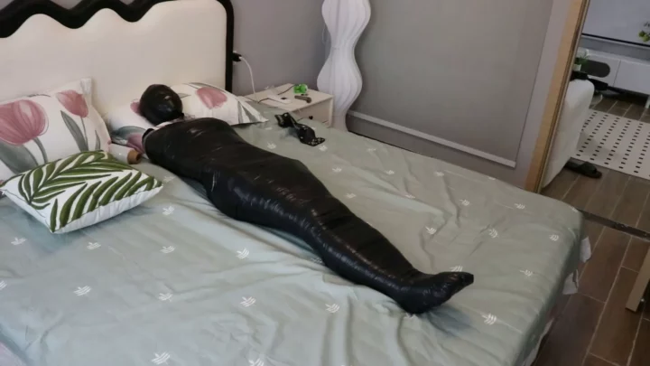 Screenshot 3 from Super long time tape full wrap mummy placement record