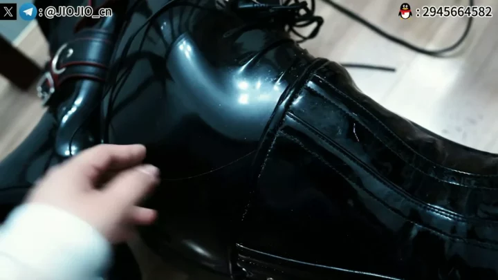 Screenshot 4 from JIO JIO’s Attic Torment: Red Rope, K9 Hood & Electroshock