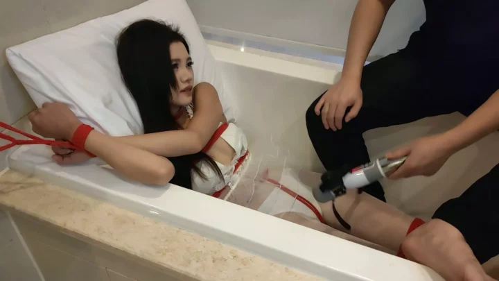 Screenshot 5 from Willing Studio: Bathtub Bride’s Playful Predicament