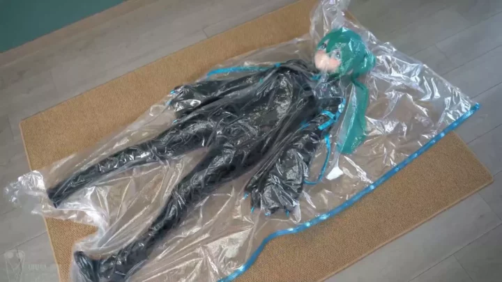 Screenshot 7 from Kigurumi Latex Roast Chicken Bondage by Studio Bling