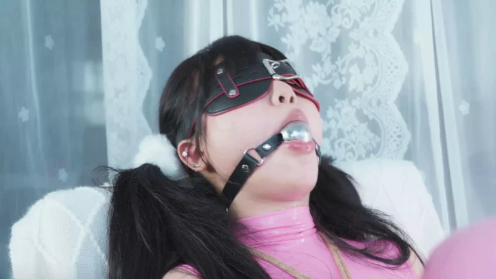 Screenshot 5 from Alice’s Pink Rubber Suit Debut: Bound & Gagged by Yume