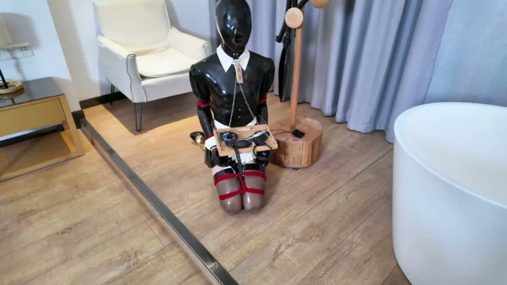 Screenshot 7 from ZHUA: Human Furniture II – Latex Maid Breathing Tray Ornaments