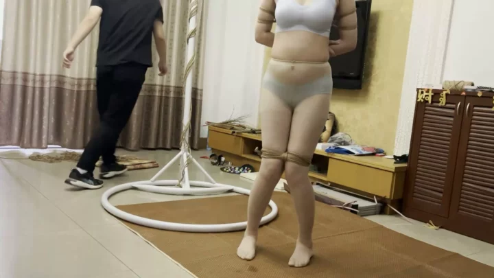 Screenshot 2 from Fu Yu’s A’ran: Kneeling, Training, and 1L Water Challenge