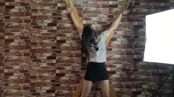 Screenshot 3 from Yang Rui: Extreme Limb Fixation Torture by Willing Studio
