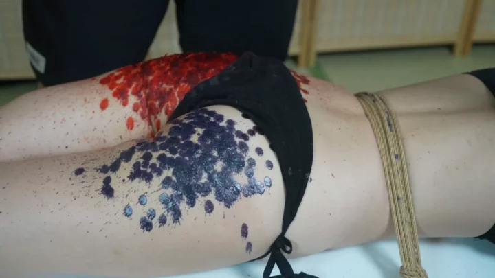 Screenshot 5 from Aow Aow Screams: Candle Wax & Bamboo Pole Torment