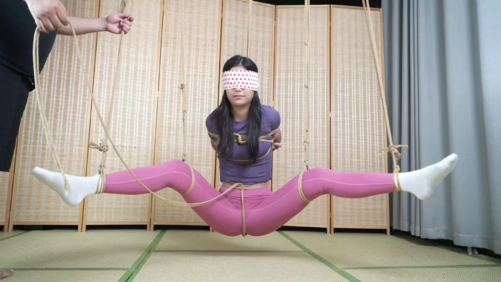 Screenshot 5 from Elephant Man Studio: Xiaohan’s Intense Four-Horse Gag & Strappado Debut
