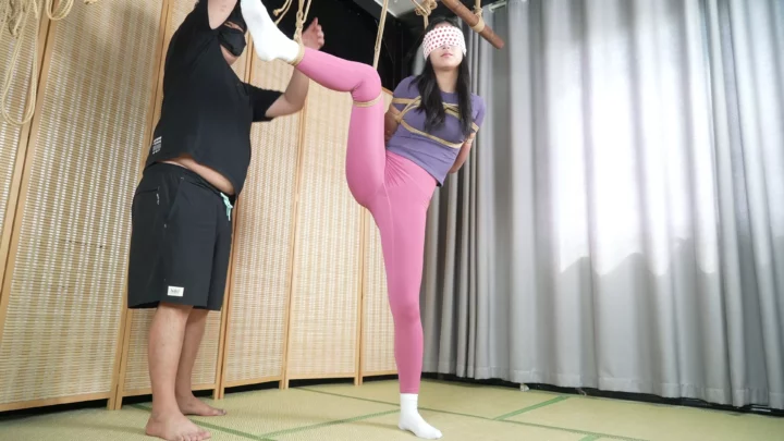 Screenshot 6 from Elephant Man Studio: Xiaohan’s Intense Four-Horse Gag & Strappado Debut