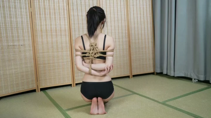 Screenshot 3 from Elephant Man: Detective’s Underwear Bondage Predicament