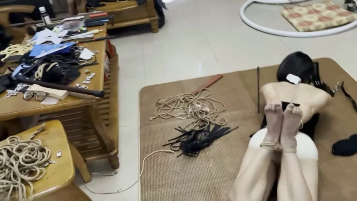 Screenshot 3 from Fu Yu: Masochist Mo Yi’s Intense Four-Horse Training