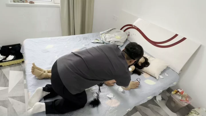 Screenshot 9 from Xiaoyue’s Online Rendezvous Turns to Humiliating Bondage