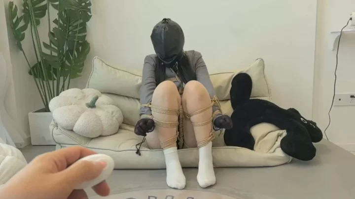 Screenshot 8 from Fan Xiaoxiao: Delivery Boy’s Unexpected Hogtie Predicament