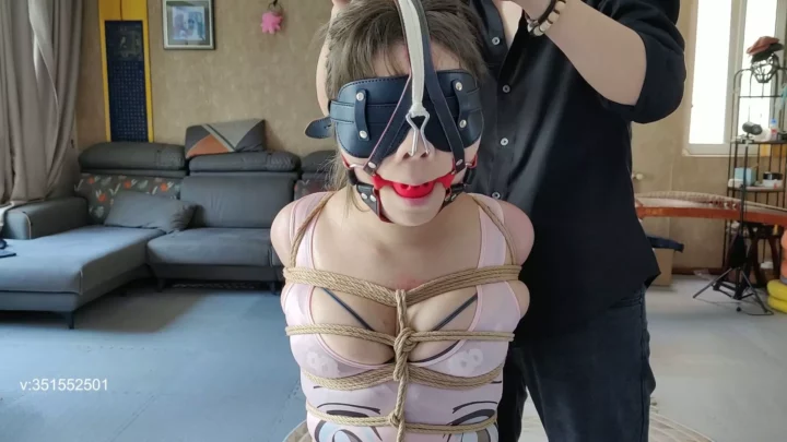 Screenshot 6 from Wenwen’s Extreme Bondage: Harness, Gag, Nose Hook & Whipping