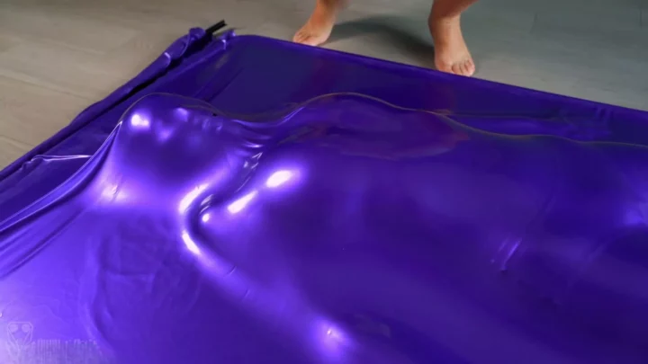 Screenshot 4 from Shi Yu’s Intense Vacuum Bed Trial: Pushed to the Limit