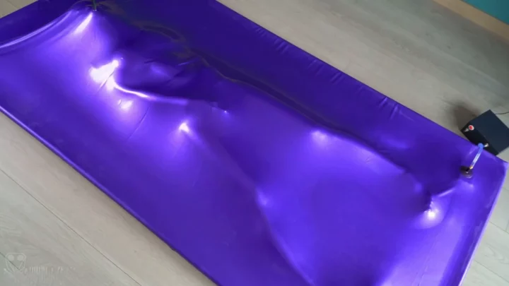 Screenshot 8 from Shi Yu’s Intense Vacuum Bed Trial: Pushed to the Limit