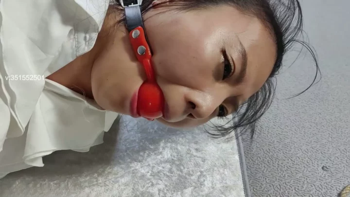 Screenshot 6 from Zi Han’s Intense Strappado: Kneeling Bondage on Steel Pipe