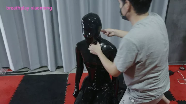 Screenshot 4 from Xiaomeng: Rubber Suit Call Control & Latex Hood Escape
