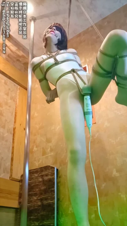 Screenshot 4 from Punishment Academy: White Swimsuit Vacuum Foot Crazy Struggle