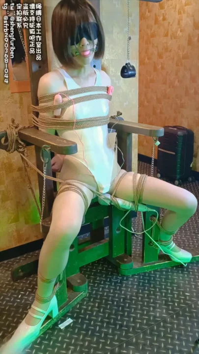 Screenshot 7 from Punishment Academy: White Swimsuit Vacuum Foot Crazy Struggle