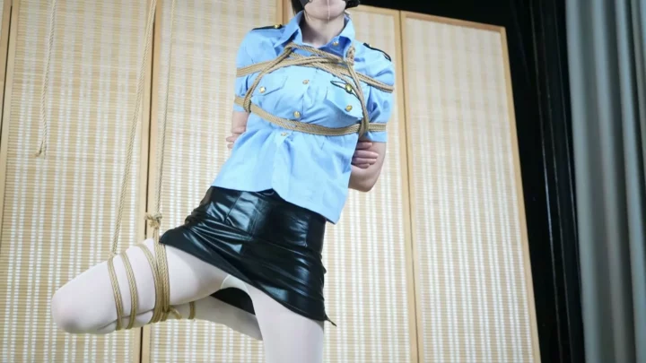 Screenshot 6 from Elephant Man Studio: One-Legged Bondage & Back Hand Restraint