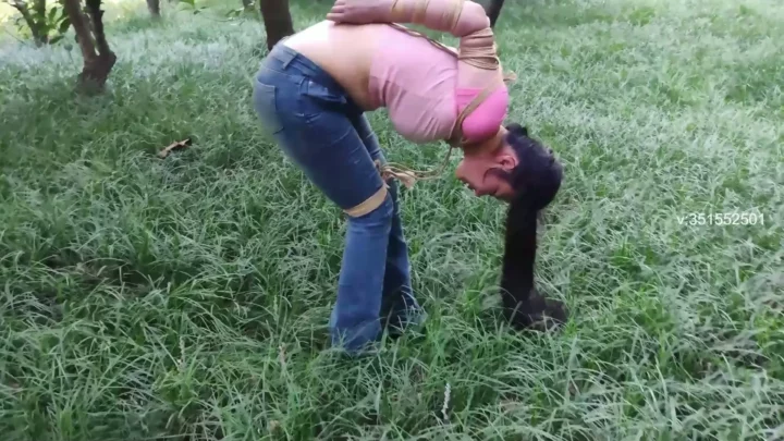 Screenshot 5 from Zi Han’s Wild Escape: European Rope Bondage & Forest Capture