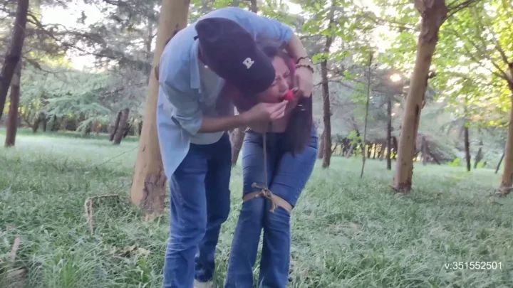 Screenshot 7 from Zi Han’s Wild Escape: European Rope Bondage & Forest Capture