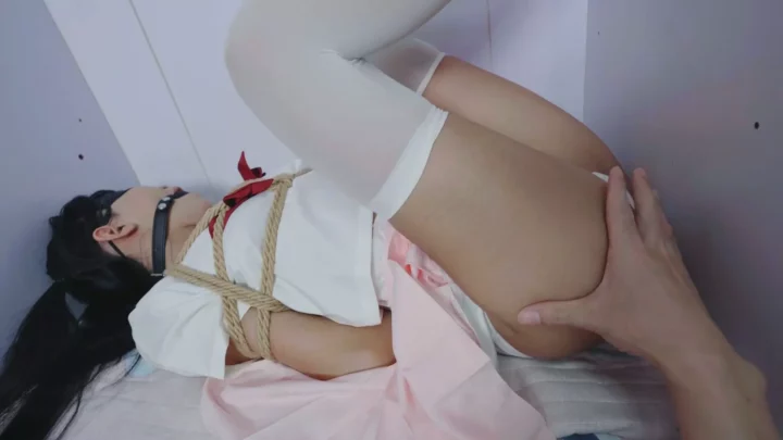 Screenshot 2 from Leng Shao & Bei Niang: Silk JK Wardrobe Bondage