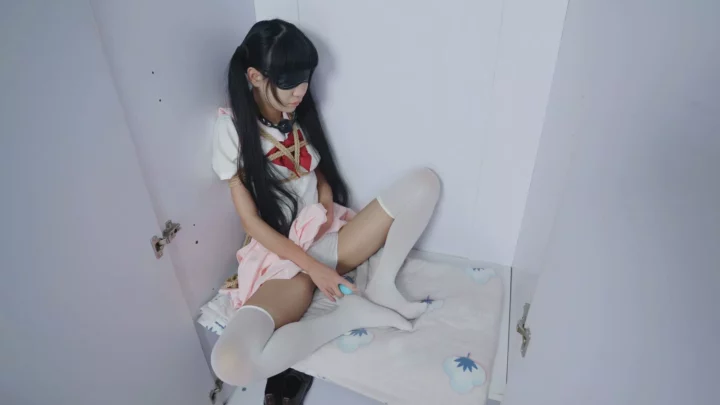Screenshot 7 from Leng Shao & Bei Niang: Silk JK Wardrobe Bondage