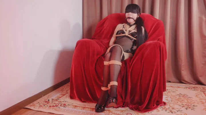 Leng Shao & Bei Niang: Silk Bondage & Ball Gag Drool