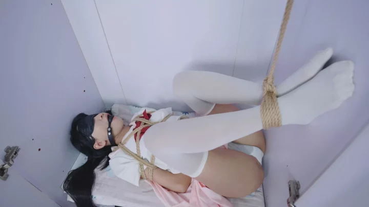 Leng Shao & Bei Niang: Silk JK Wardrobe Bondage