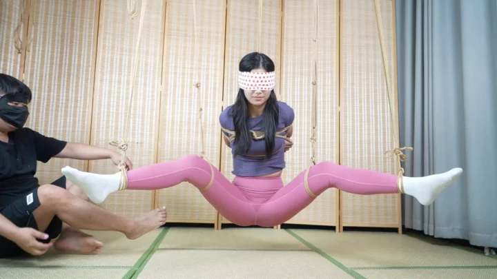 Elephant Man Studio: Xiaohan’s Intense Four-Horse Gag & Strappado Debut