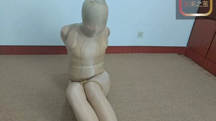 Screenshot 1 from Fen Ying’s Extreme Full-Cover Stockings Ordeal by Jiujiu