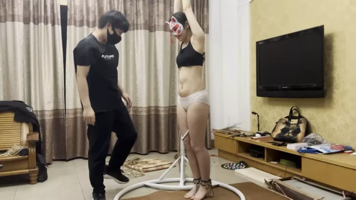 Screenshot 1 from Fu Yu: A’ran’s Extreme Tiptoe Bondage & Tickle Torture