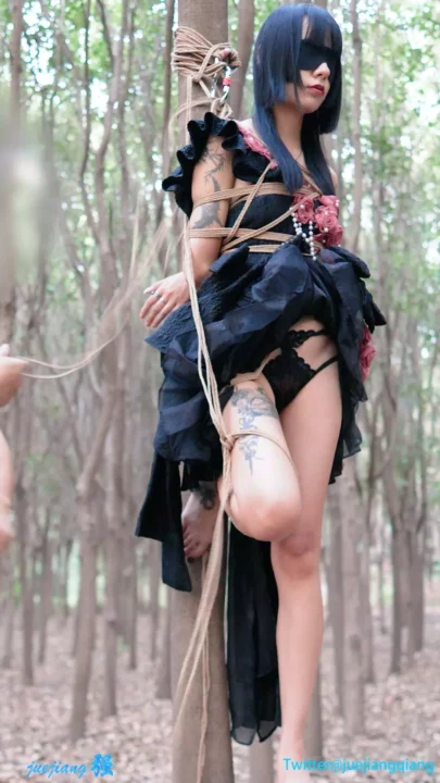 Screenshot 1 from Juejiang: Forest Frogtie Follies – Bound & Teased Outdoors