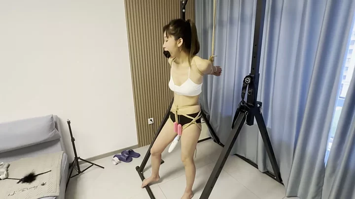 Screenshot 7 from Sexy cheongsam beauty came from afar to ask for TJ part 2