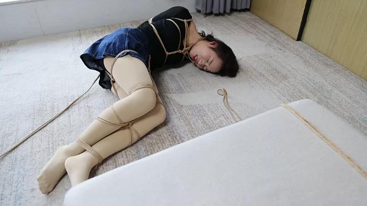 Screenshot 4 from Qianying Media: Intense Chinese Frogtie & Ballgag Struggle