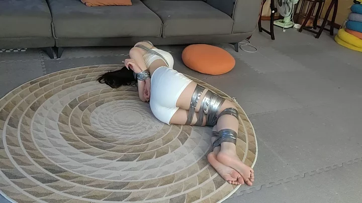 Screenshot 8 from Lu Manying was robbed at home, her whole body was tightly wrapped with tape and she struggled to escape but failed