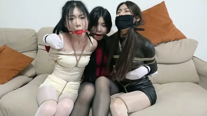 Screenshot 3 from XiaoYao: Sisterly Playtime – Bound & Gagged Chinese Beauties