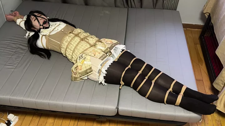 Screenshot 7 from The cruel test of the pure student girl in black silk dress