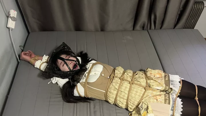 Screenshot 8 from The cruel test of the pure student girl in black silk dress