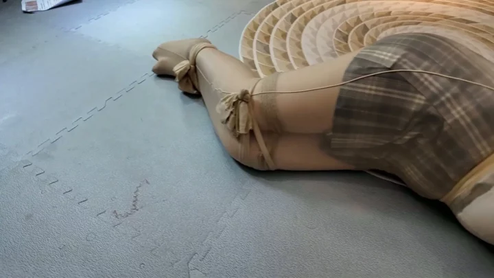 Screenshot 6 from Yiyi’s Ultimate Escape: Bound in Full Stockings by Beloved by One Rope