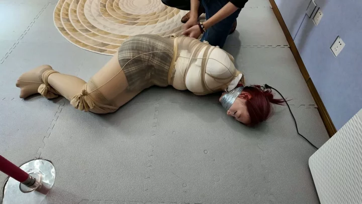 Screenshot 8 from Yiyi’s Ultimate Escape: Bound in Full Stockings by Beloved by One Rope